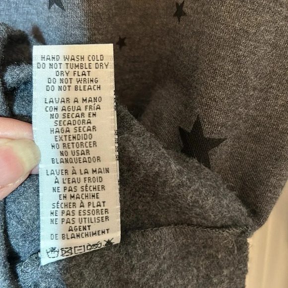 Thread and supply star sweatshirt size medium gray, black lightweight, crewneck - Picture 6 of 6